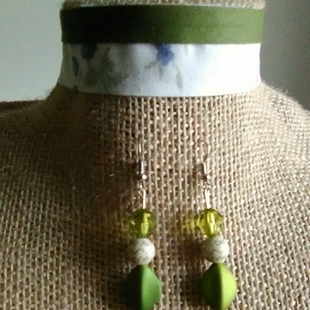 Choker & Earrings